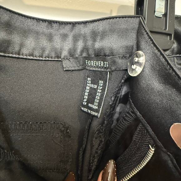 Black cargo pants with pockets - Picture 3 of 3